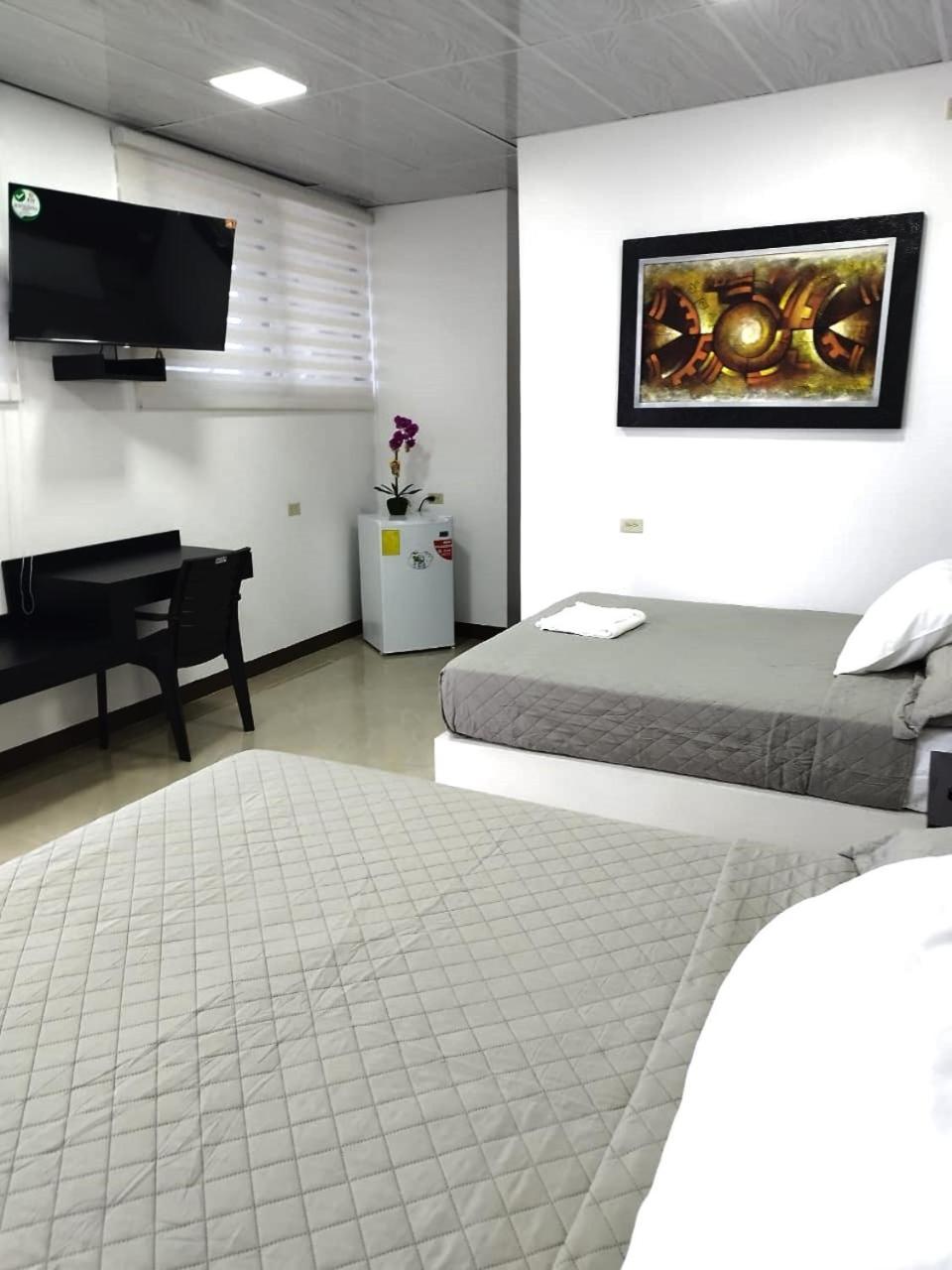 Hotel Los Algarrobos ปูแอร์โต บาเกริโซ โมเรโน ภายนอก รูปภาพ