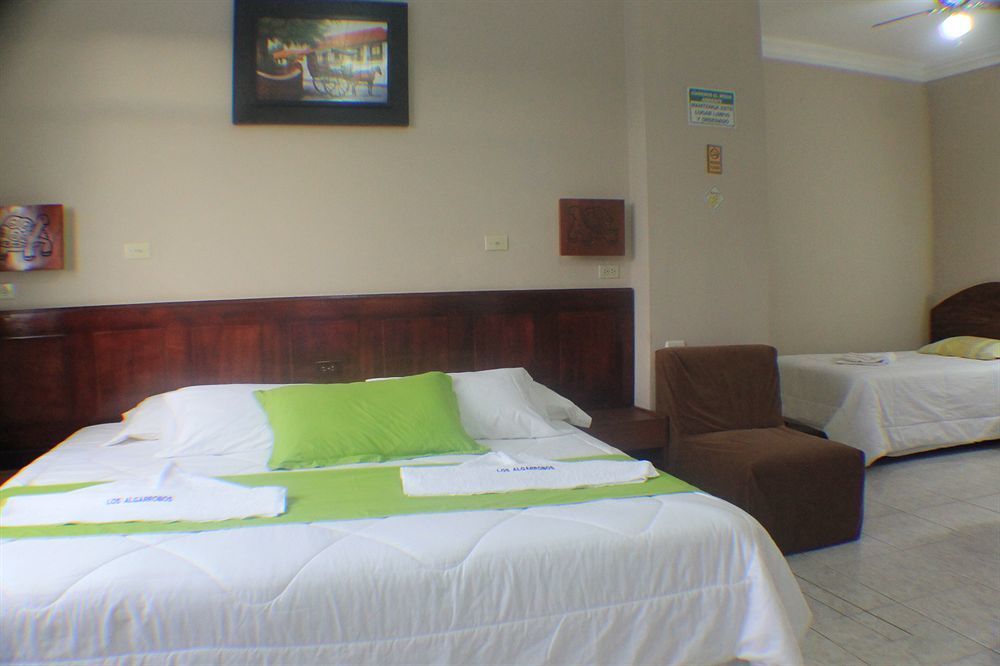 Hotel Los Algarrobos ปูแอร์โต บาเกริโซ โมเรโน ภายนอก รูปภาพ