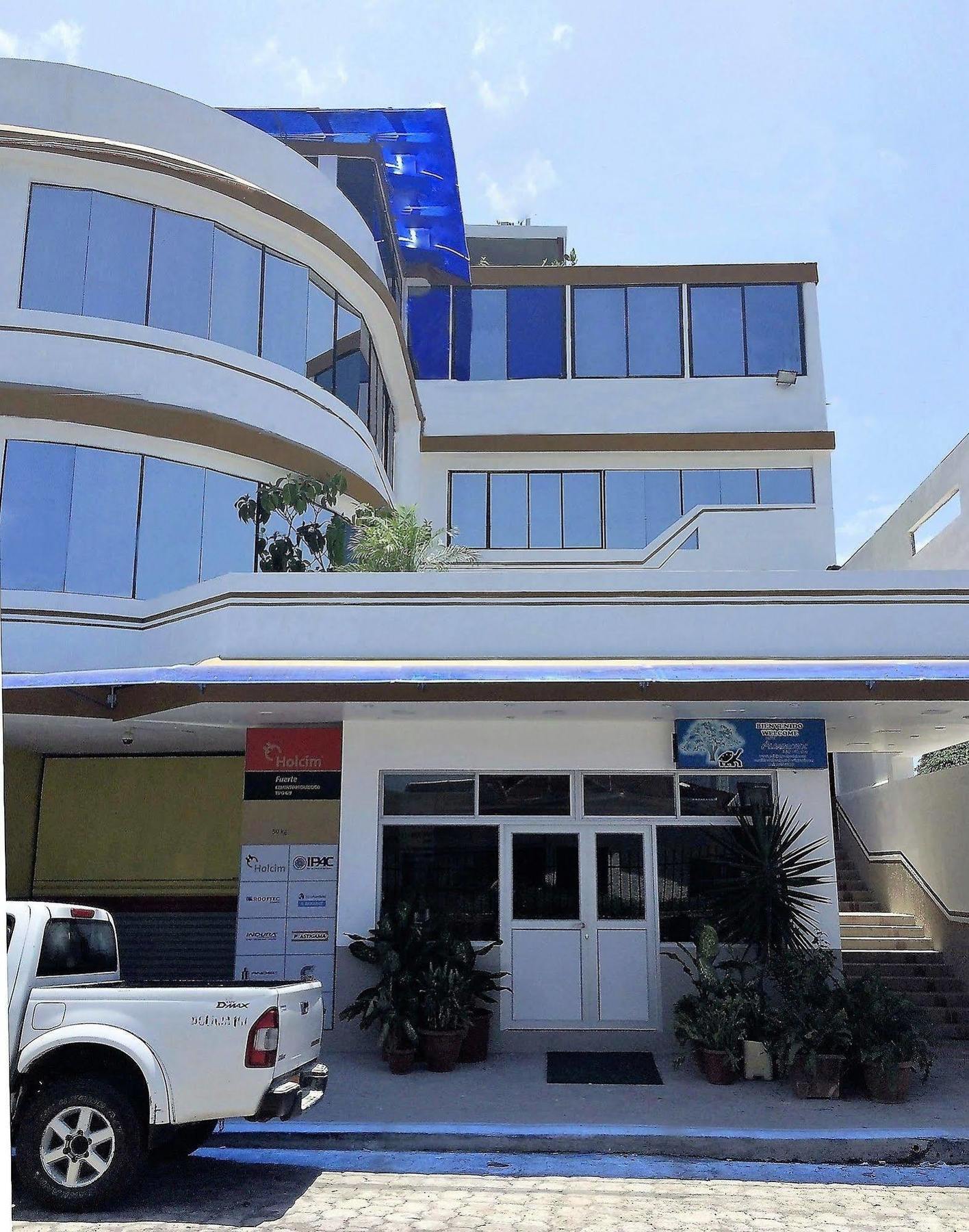 Hotel Los Algarrobos ปูแอร์โต บาเกริโซ โมเรโน ภายนอก รูปภาพ