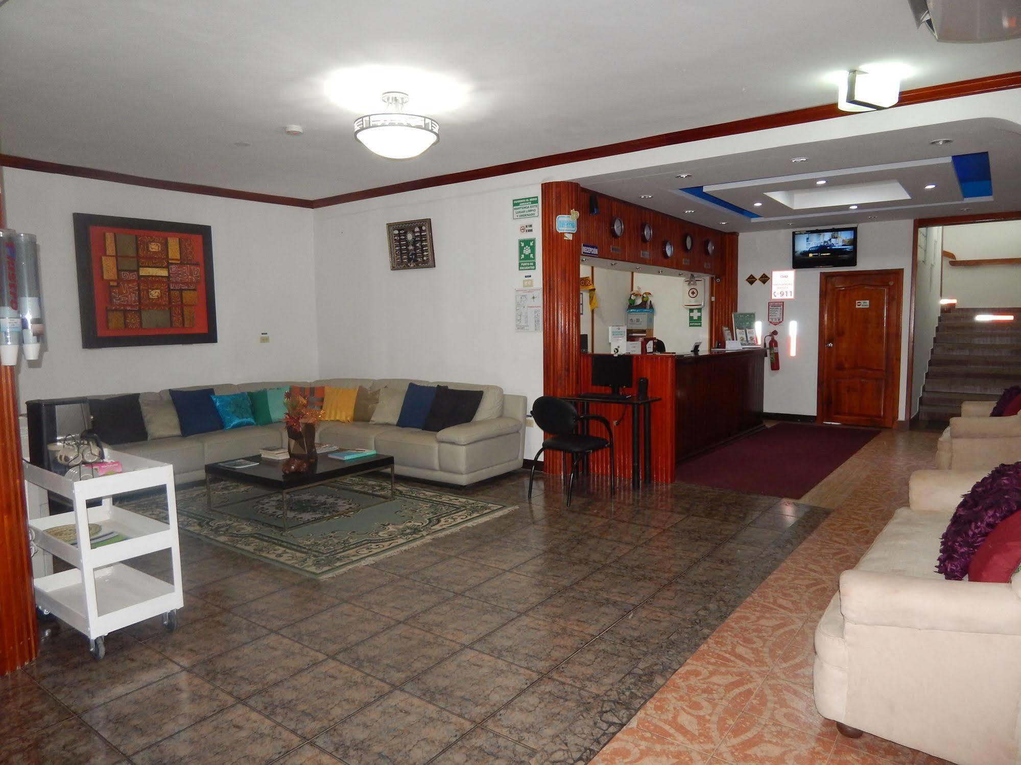 Hotel Los Algarrobos ปูแอร์โต บาเกริโซ โมเรโน ภายนอก รูปภาพ