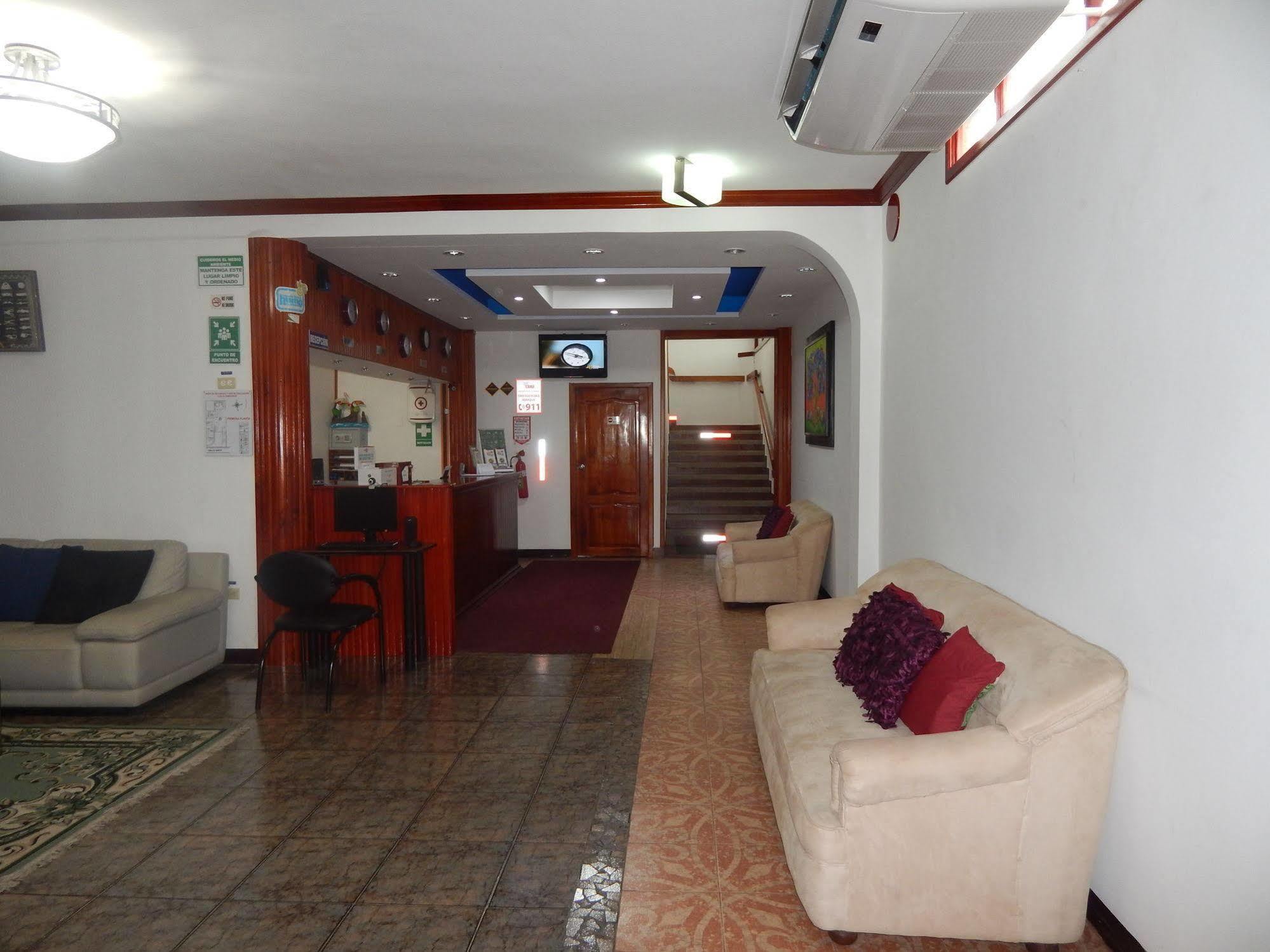 Hotel Los Algarrobos ปูแอร์โต บาเกริโซ โมเรโน ภายนอก รูปภาพ