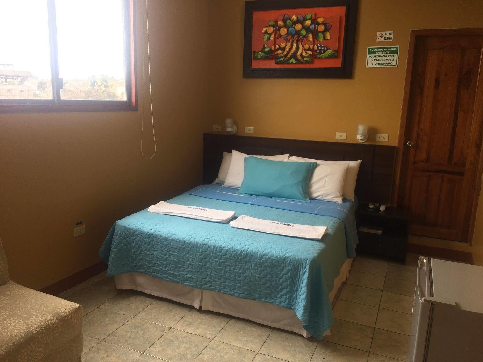 Hotel Los Algarrobos ปูแอร์โต บาเกริโซ โมเรโน ภายนอก รูปภาพ