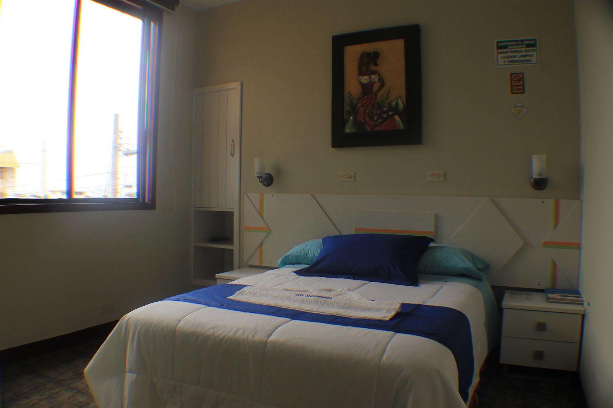 Hotel Los Algarrobos ปูแอร์โต บาเกริโซ โมเรโน ภายนอก รูปภาพ