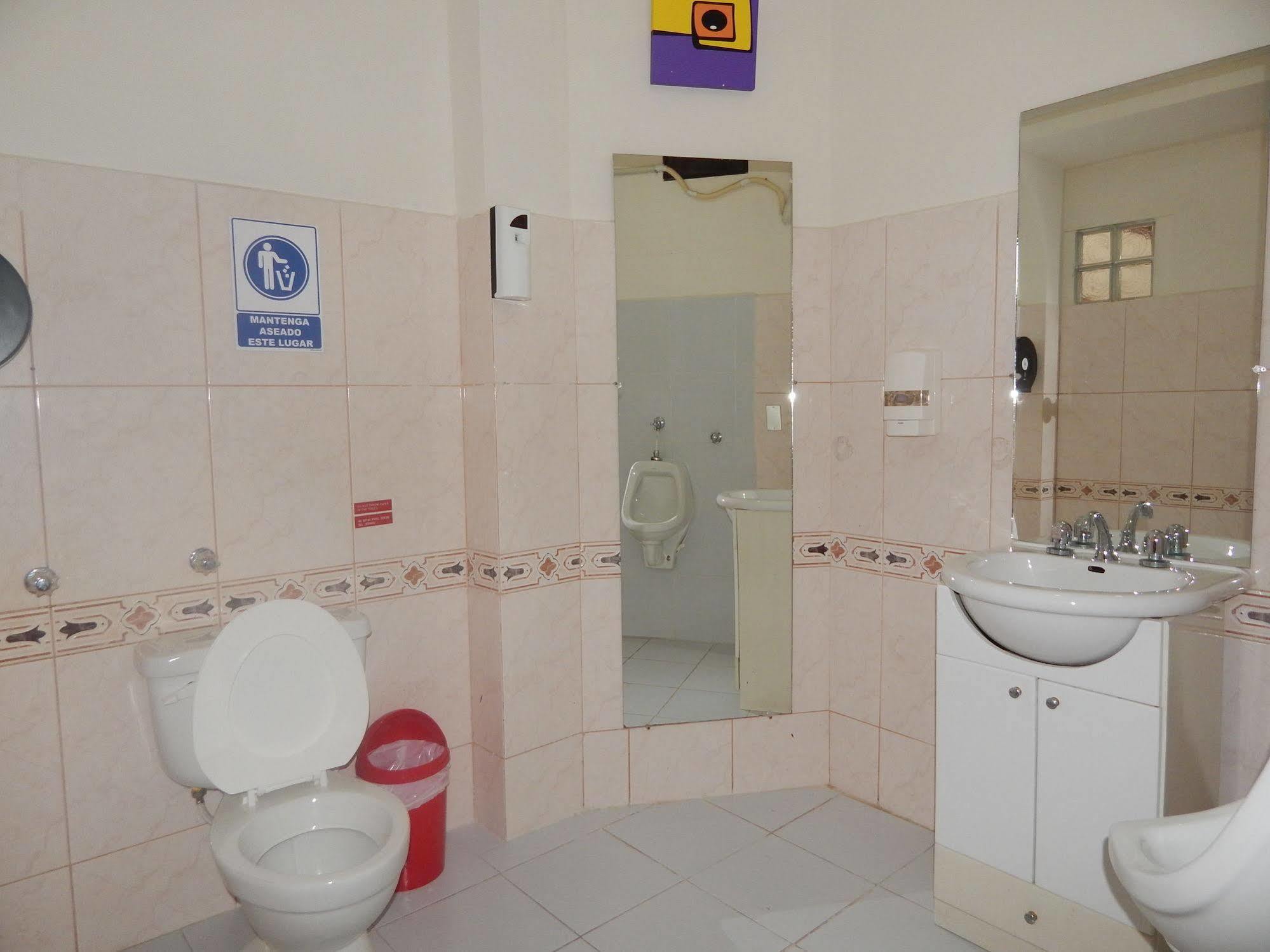 Hotel Los Algarrobos ปูแอร์โต บาเกริโซ โมเรโน ภายนอก รูปภาพ
