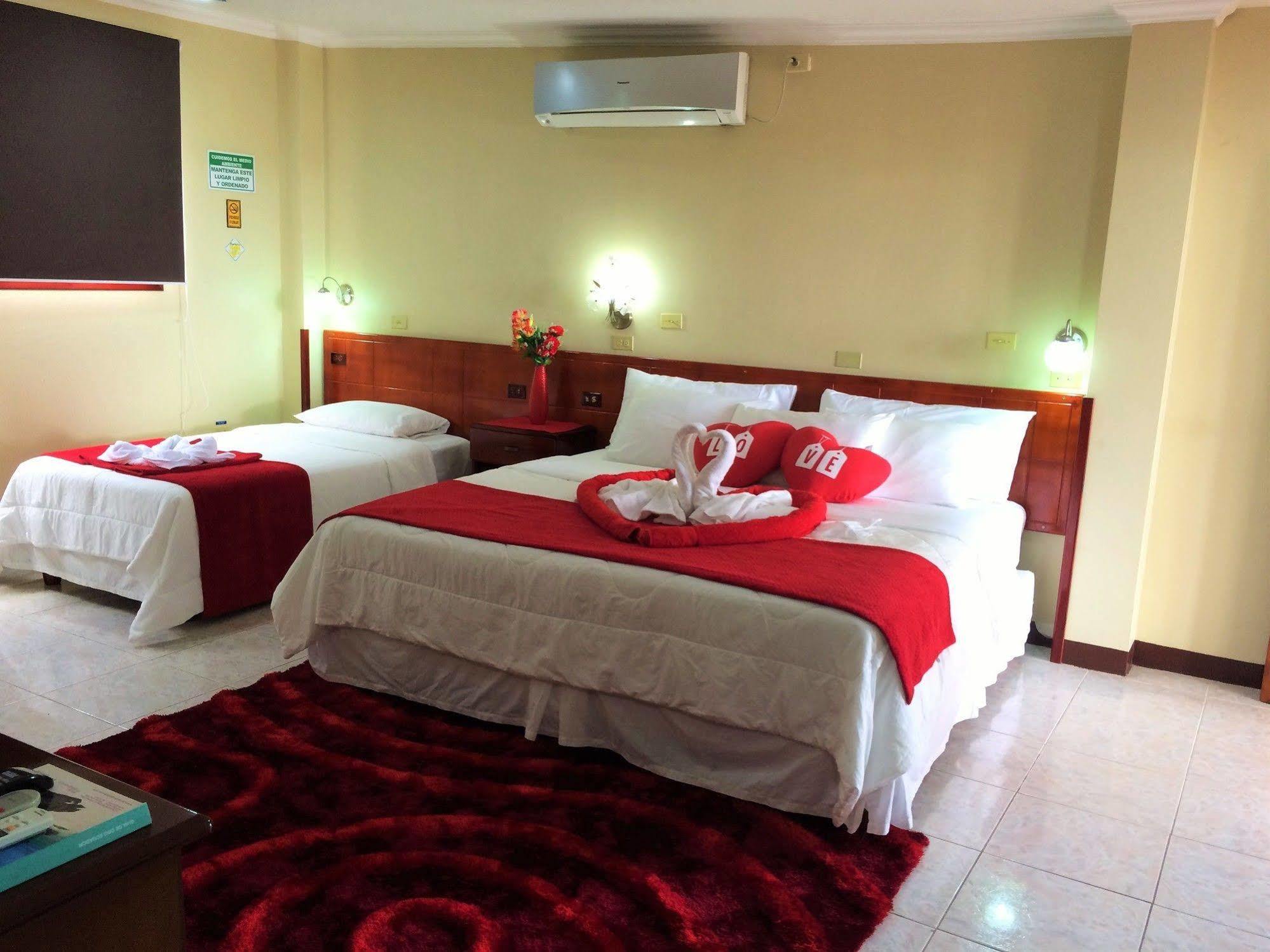 Hotel Los Algarrobos ปูแอร์โต บาเกริโซ โมเรโน ภายนอก รูปภาพ