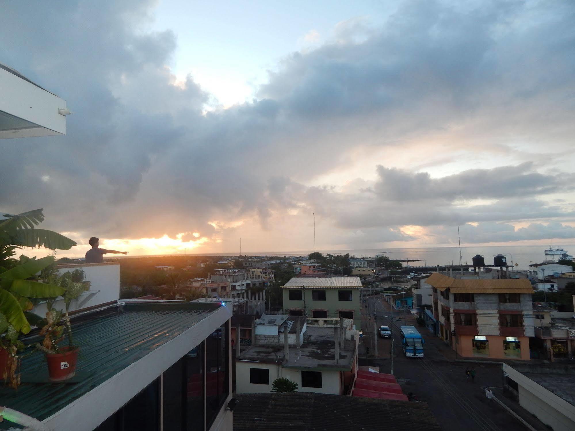 Hotel Los Algarrobos ปูแอร์โต บาเกริโซ โมเรโน ภายนอก รูปภาพ