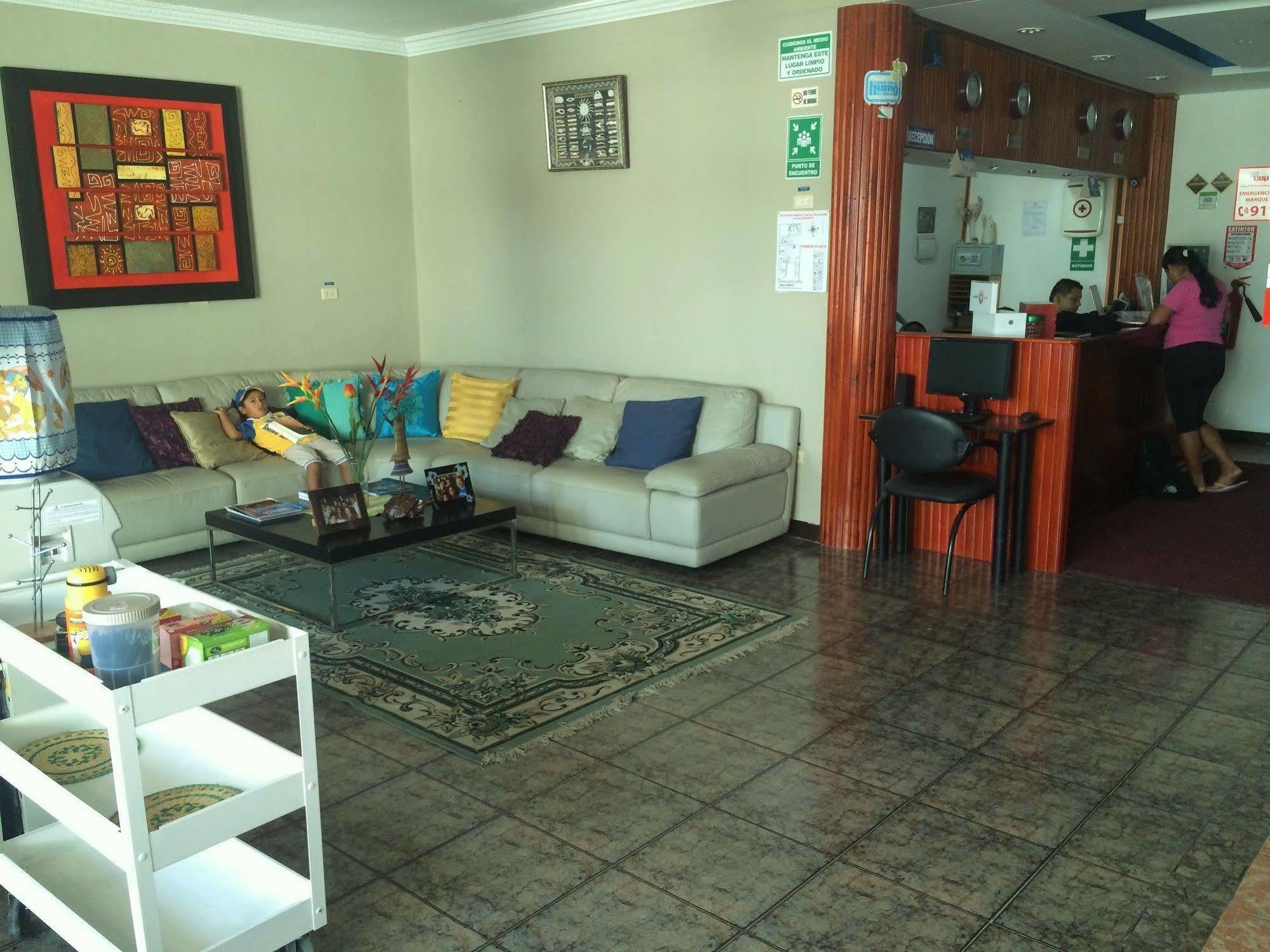 Hotel Los Algarrobos ปูแอร์โต บาเกริโซ โมเรโน ภายนอก รูปภาพ